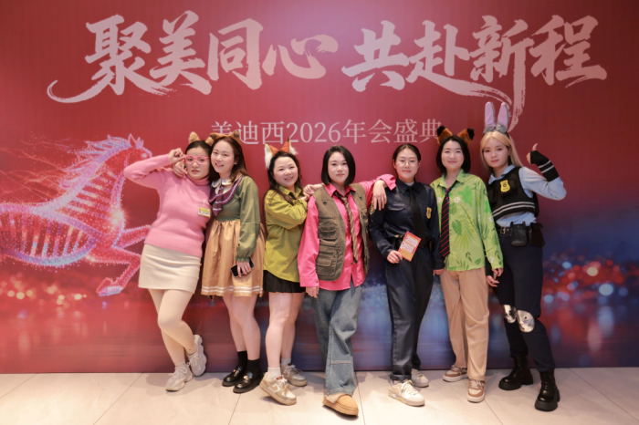 年会现场签到处-4.webp 年会现场签到处-4.webp