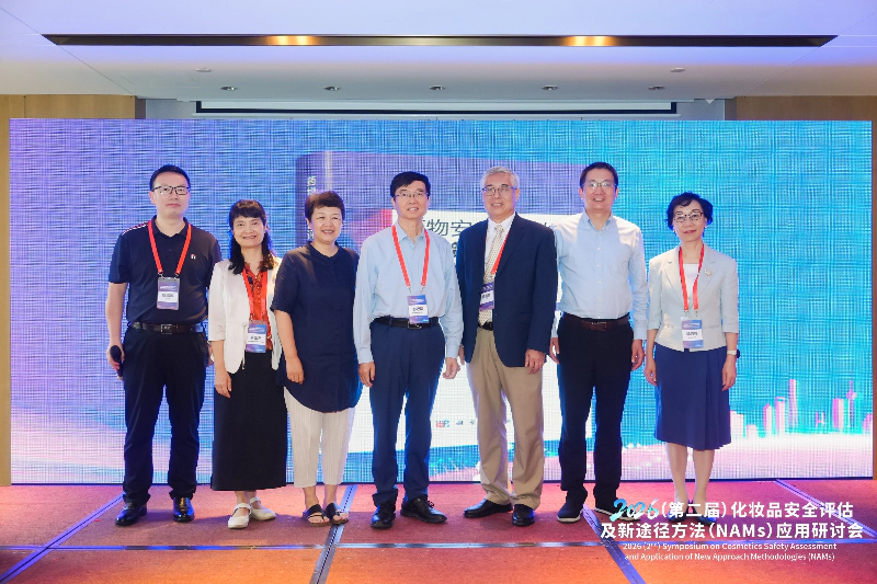 新书发布会合影.webp 新书发布会合影.webp